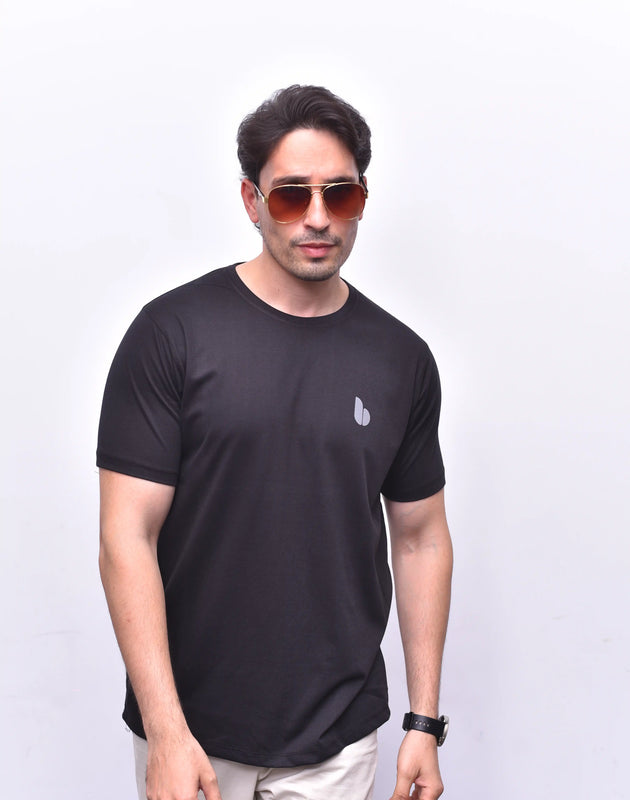 Jet Black Round Neck Tee – Essential Black T-Shirt | The Vibss