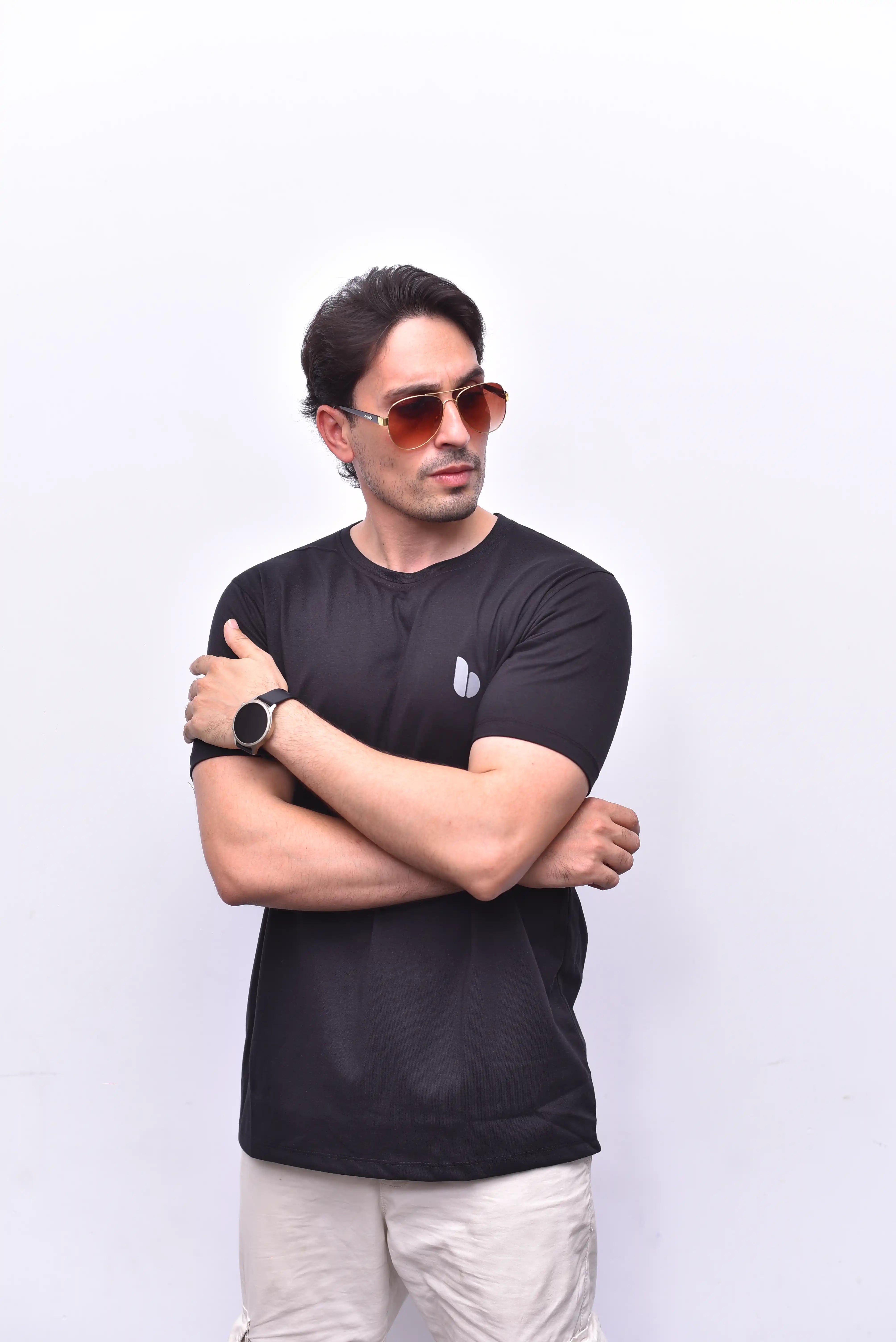 Jet Black Round Neck Tee – Essential Black T-Shirt | The Vibss